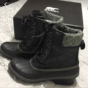 Sorel sling-pack Boots
